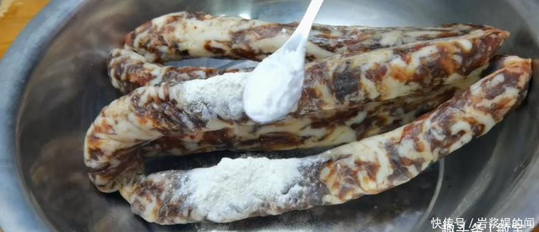 春节后,吃不完的香肠别放冰箱,分享2个小窍门,放一年都新鲜