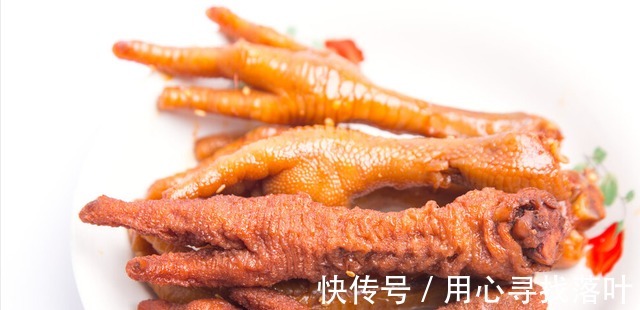 做虎皮鸡爪记住“1煮1泡”窍门,鸡爪快速起皱脱骨,皮酥肉嫩!
