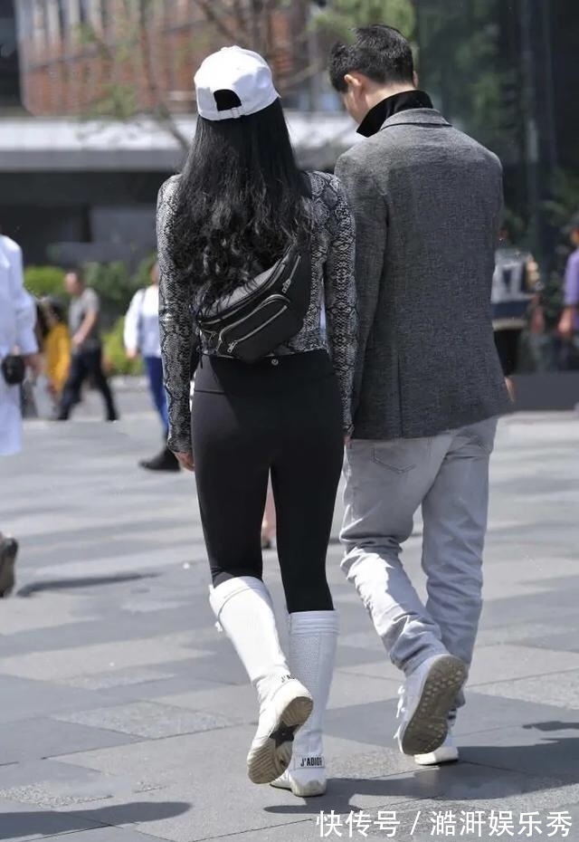 运动裤 放弃“打底裤”,转头选择运动裤,时髦又修身,让人刮目相看!