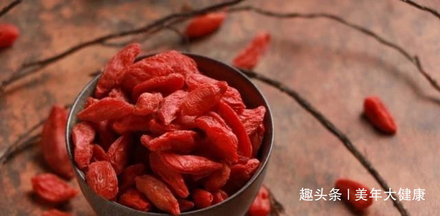 女人|女人来“大姨妈”时，多吃4种食物，暖宫散寒，排出污血，更健康