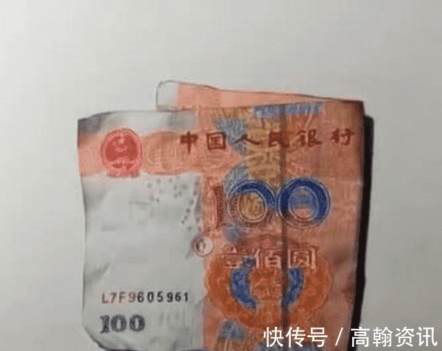 人民币！美术生终于对人民币“下手”了，当他画完阴影后，真假傻傻分不清