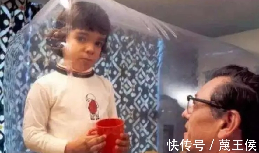 手术|12岁才走出隔离罩的“泡泡男孩”,在死亡前第一次触摸到了妈妈