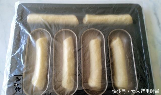 美味面包也能做之有易,简单一卷,撒上料,咸甜有度,早餐的挚爱