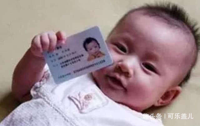 孩子|爸爸姓“操”,给孩子起名想到头疼,外婆随口说出一名字,绝了!