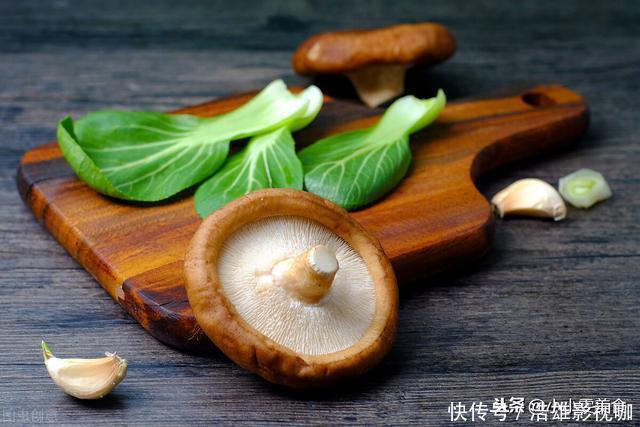 香菇，万不可只用清水洗，相当于吃虫卵