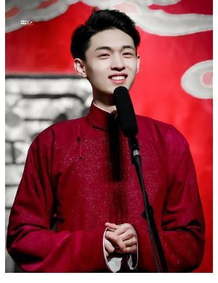 脱口秀|整合辩论和脱口秀,李诞喜剧帝国初步建成,或将威胁郭德纲的地位