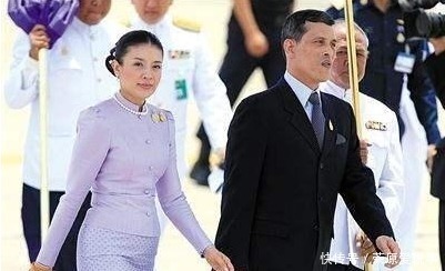 泰王王妃诗尼娜贵妃是因何被泰王玛哈·哇集拉隆功罢黜