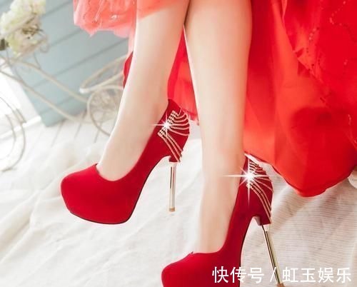高跟鞋 圆头高跟鞋让你走在时尚的前沿,让你时尚范倍儿足