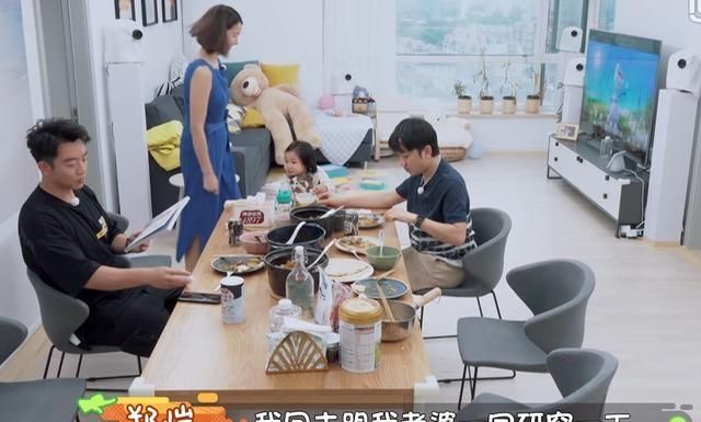 1岁gabby喝郑恺的啤酒，王祖蓝：郑恺你喜欢儿子还是女儿？