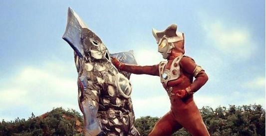 初代|谁才是最弱奥特曼?初代只能排第四,第一名曾被怪兽“解剖”