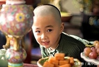 雍正|雍正一岁时抓阄,拿着毛笔随便写了个字,康熙看到后脸色大变