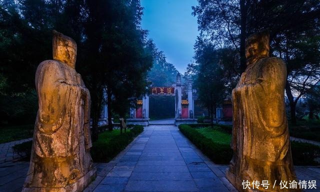 马列|古代帝陵前面为什么要放置石人石马列两边呢?