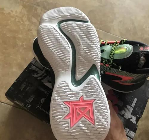 球鞋|绝对耐磨，最适合水泥地的实战篮球鞋推荐！