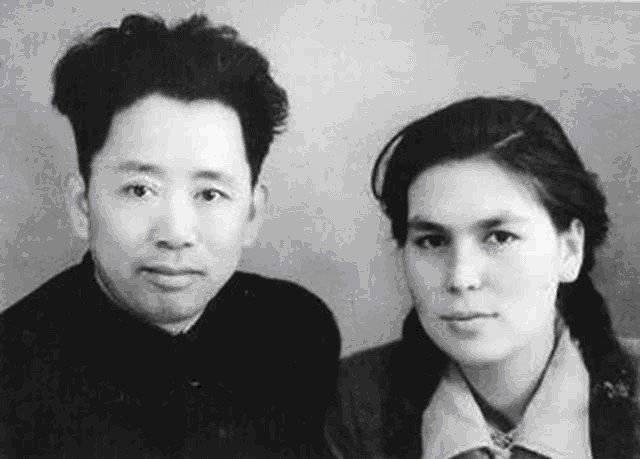 依然|首任空军司令刘亚楼，逝世55年妻子如今在哪？92岁高龄依然健在