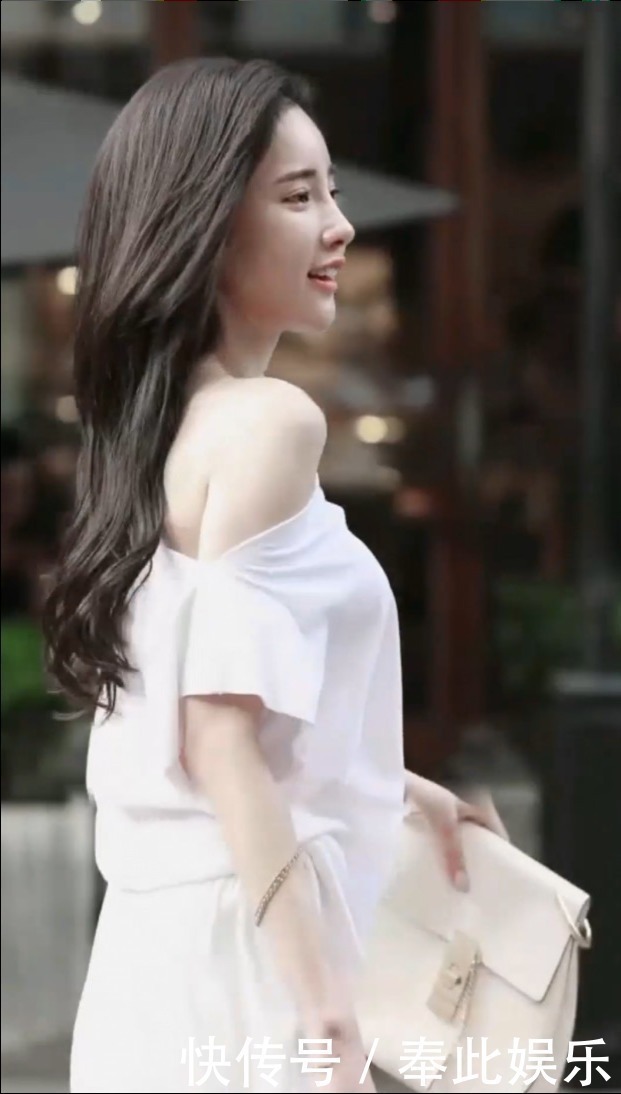 s曲线|偶遇网红潘南奎，清纯白色穿搭美丽如初，甜美一笑太迷人