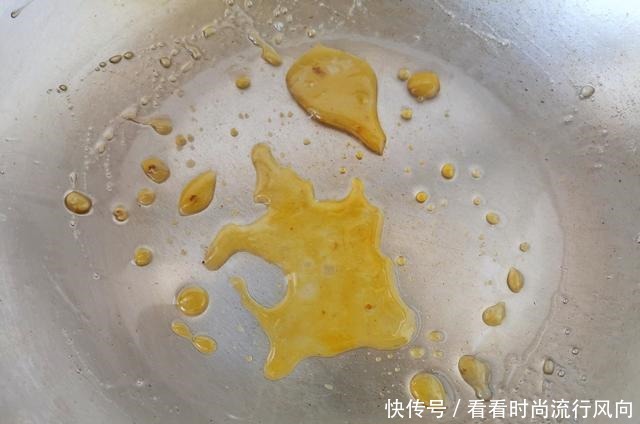  家常酱大骨好吃又秘诀，酱料千万别用错了，酱香味十足，简单易学