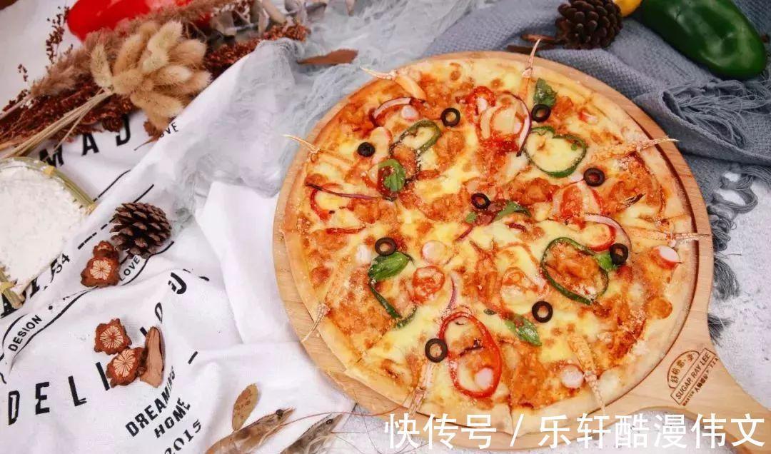 想吃披萨不要出去买啦，自己在家做一样好吃，不用发面，一学就会