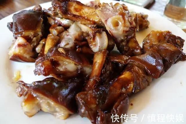 男友|妹妹带男友一家来做客,我烧了农家柴火饭招待,结果好心办坏事