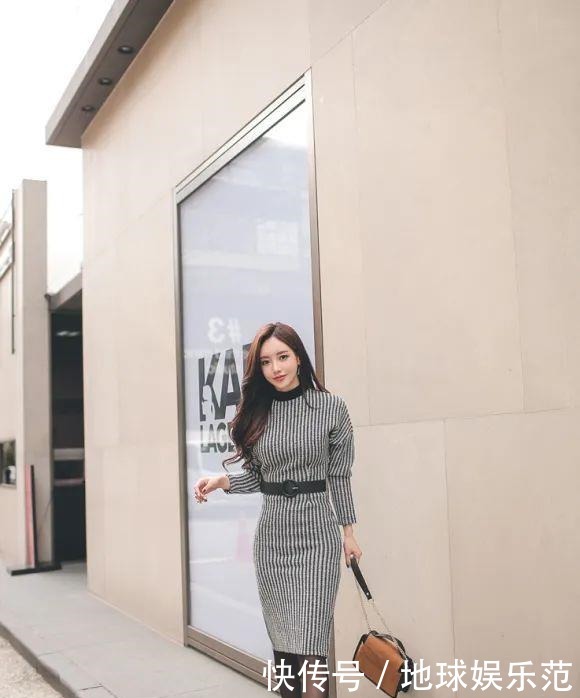 鉴赏|美女鉴赏:波普视觉条纹时髦白领针织裙