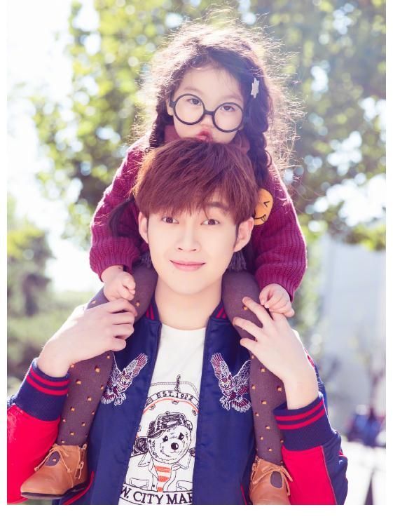 还记得《爸爸去哪儿》的阿拉蕾吗?董力晒出合照,模样变这样了