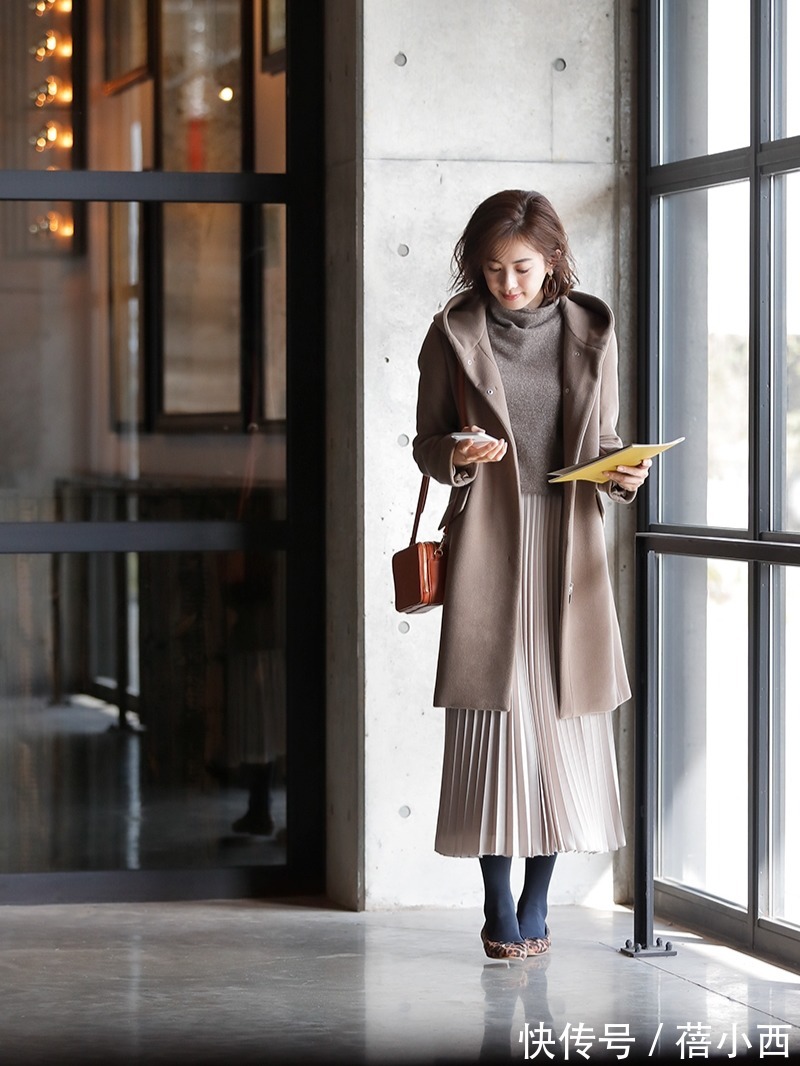 高跟鞋|奔三奔四的女人多备“大衣”,搭配半身裙和裤子,实用不说还高级