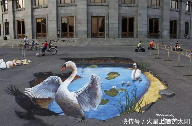 忍俊不禁|画家往地上画了一个3D大坑,猫咪看后的反应,让人忍俊不禁