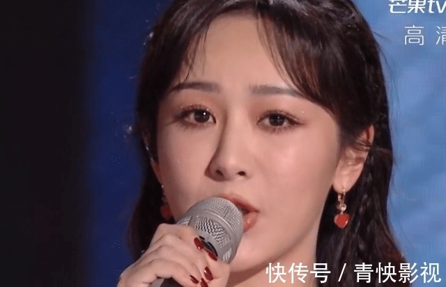 跨年夜现场太热闹:龚俊把信带偏,杨紫被嘲脸僵,杨幂隔空献吻