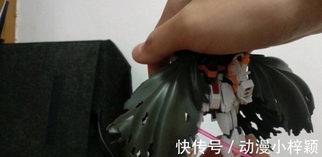 可乐|日本动漫太扯淡,徒手把碳捏成钻石,网友们纷纷玩起了梗