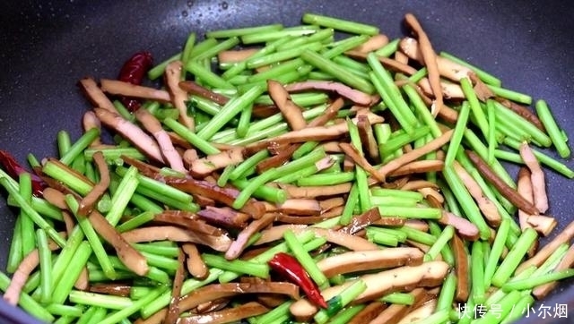 成人|9成人不吃这菜，4元1斤很便宜，痰多老咳嗽就吃这菜，1天见效