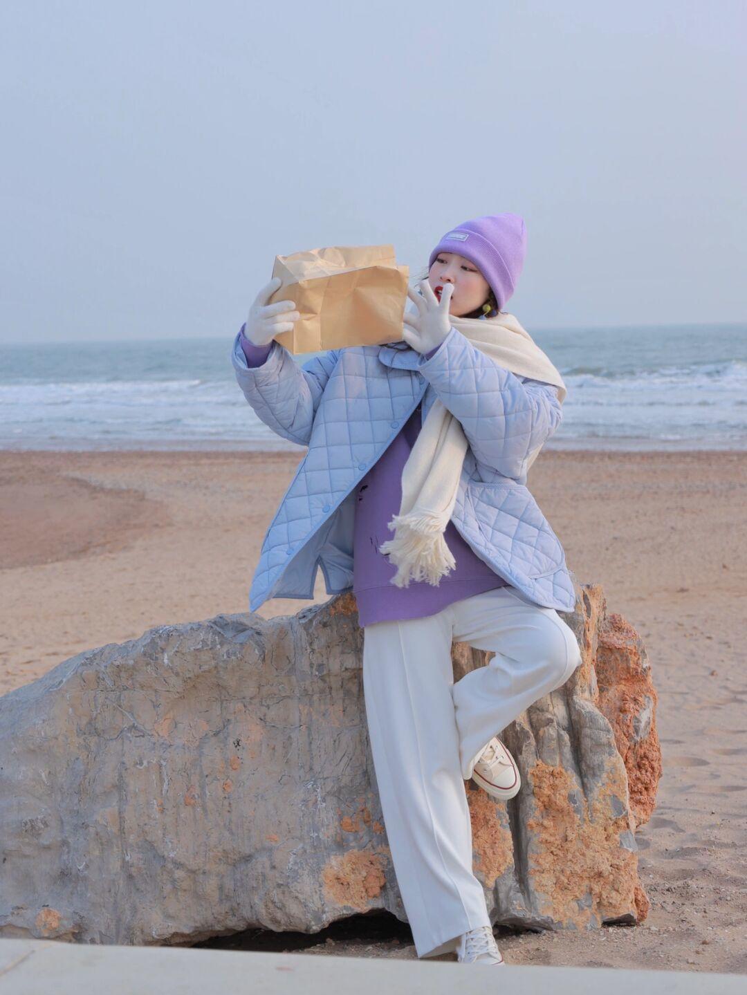 白色 冬天穿羽绒服也不要乱搭,试试这些搭配方式,时髦精致又有个性