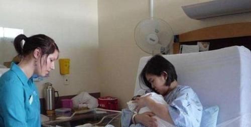 产检|“最有派头”宝宝出生后,第一件事是跟妈妈击掌:辛苦妈妈了