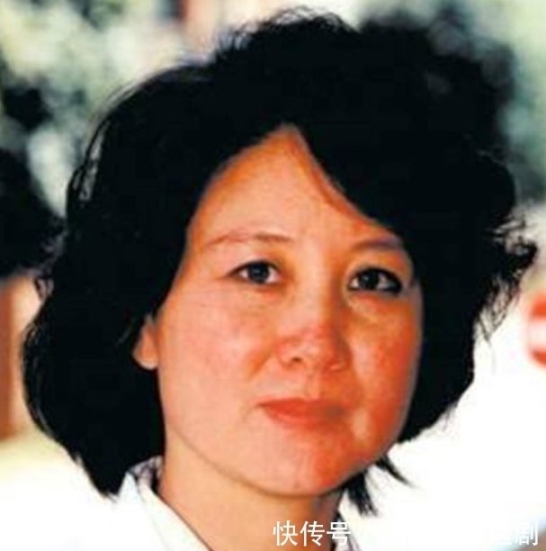 二人@余秋雨:靠发妻寄打工费生活,成名后却弃糟糠,闪婚小16岁女演员