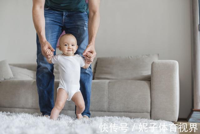 宝妈|“怕疼新生儿”走红,刚出生脐带还没剪就想跑,医生:发育得很好