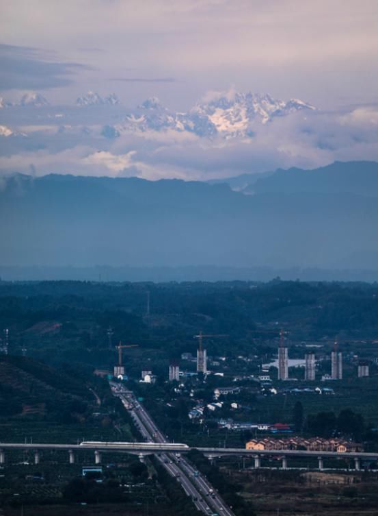 经济圈 蒲江雪山再次荣登《中国国家地理》杂志