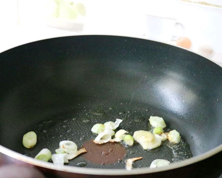 秋天多给家人这样吃白菜，不和面不擀面，清香柔软，汤也很鲜