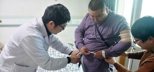 男人|男人衰老的标志2处会变大,2处会缩小,占一个,说明你真的老了