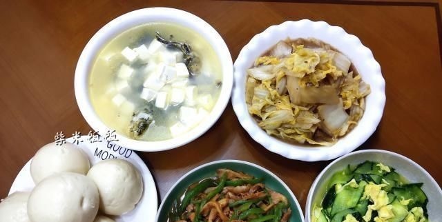 我家晚餐，3菜1汤，下班后40分钟做好，家人吃得好，再累也高兴