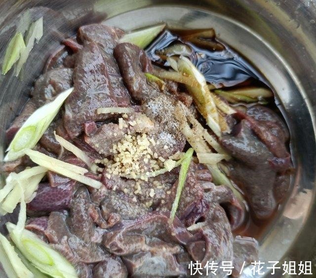 爆炒猪肝|泡椒爆炒猪肝，香嫩可口，美味下饭！