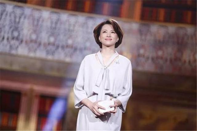 “为什么要让儿子加入美国国籍?”面对记者的质疑,董卿做出解释