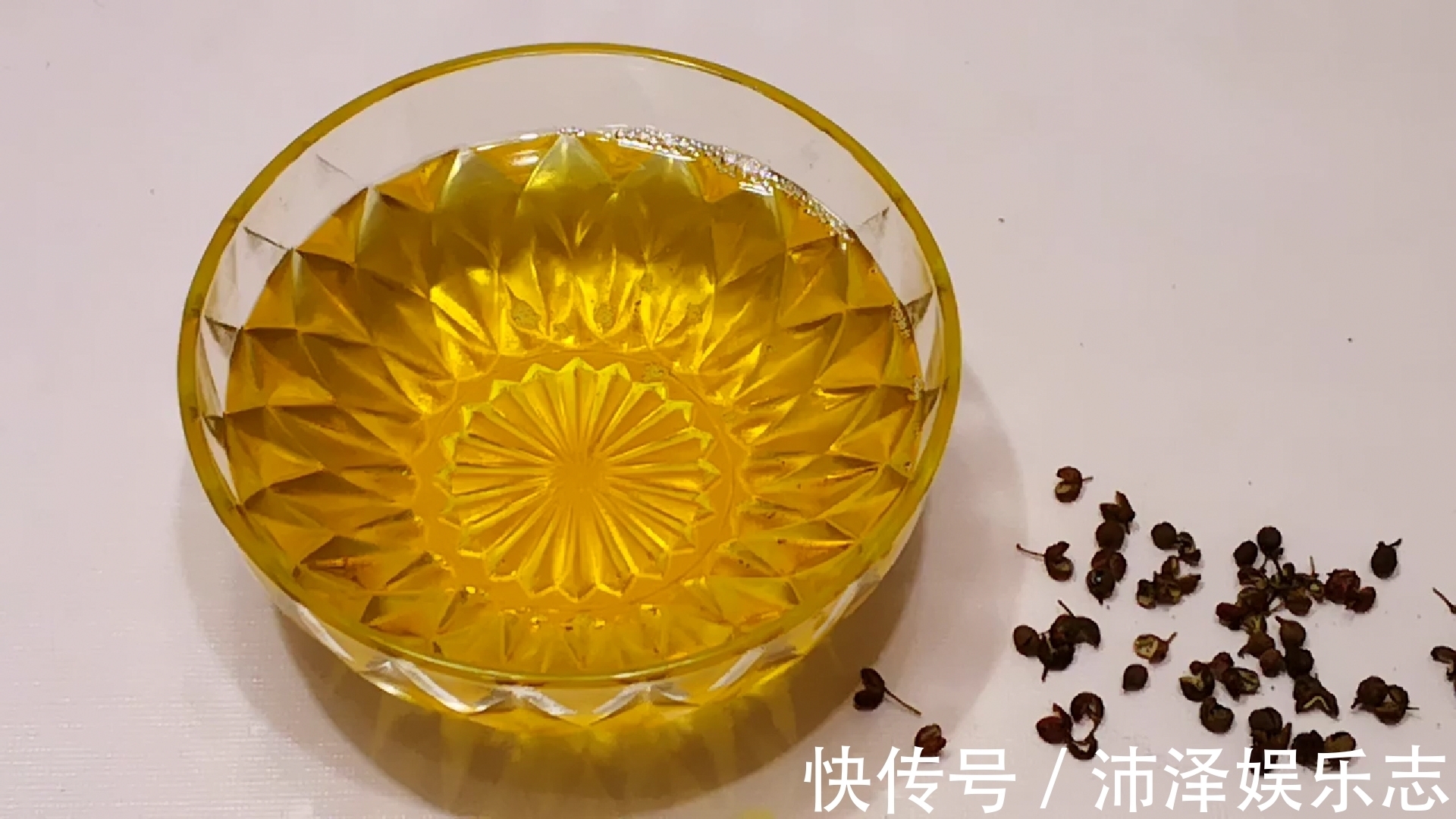 晓峰|炸花椒油，不要直接下锅炸，少了这1步，难怪花椒油不香也不麻