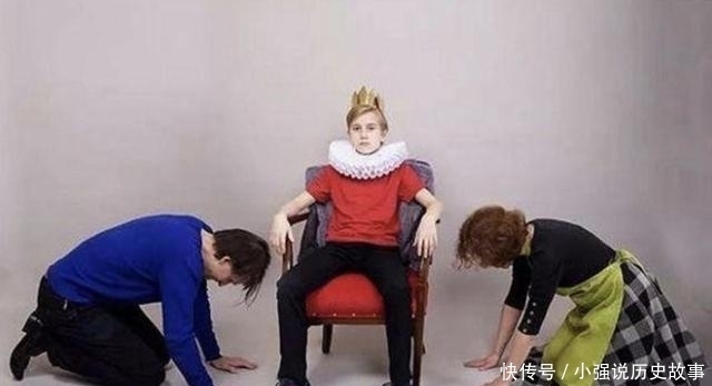 用餐|母女俩服务区用餐,妈妈的举动引热议,网友:为孩子未来担心