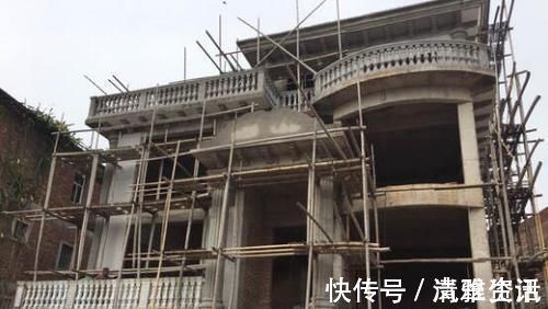 怨声|借地下室之名抬高地基2米,砸60万建两层别墅,邻居们看后怨声载道