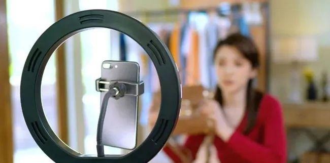 打赏行为|直播平台封禁未成年打赏,用户打赏被限额,主播收益将延长到账期