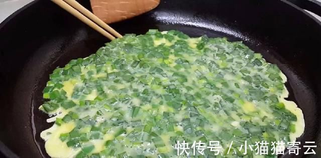 韭菜鸡蛋饼|早餐新吃法,不发面不揉面,比包饺子好吃百倍,越吃越想吃太香了