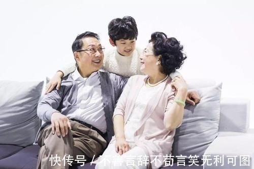 月子|为什么姥姥带大的孩子通常会更喜欢奶奶?这4个原因,家长要反省