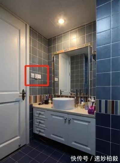 安装|洗脸盆边装插座?老师傅建议大家注意这个细节,现在知道还不晚