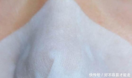 草莓鼻|女生“黑头”反反复复?睡前若能坚持3习惯,“草莓鼻”再也与你无缘!