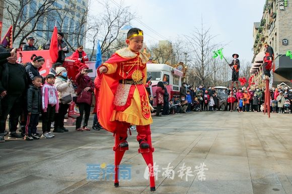 民间艺术|5岁济南萌娃踩高跷：看传统民间艺术在成长中传承