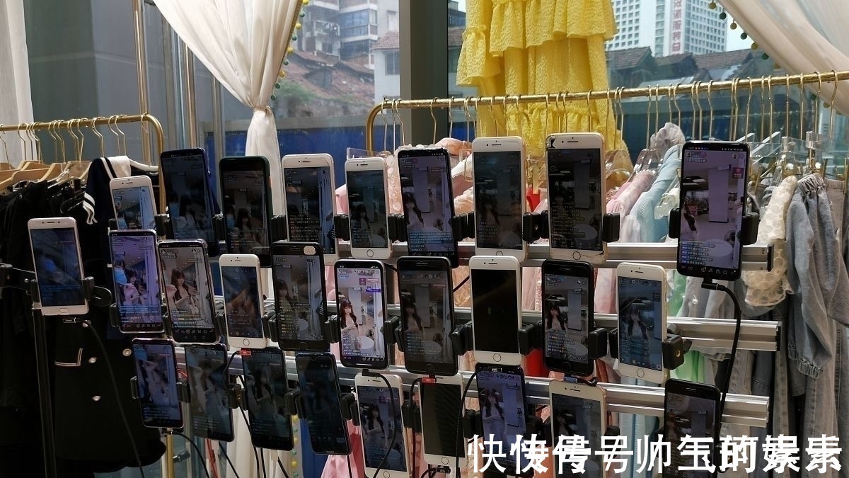 傻子|直播卖假货,假装忏悔自责:不要把粉丝当作可以随意欺骗的傻子