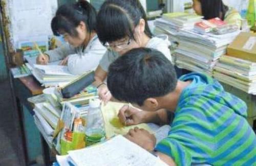 男孩女孩|为啥初中多半是“男女同桌”?班主任的用心良苦,父母知道吗?